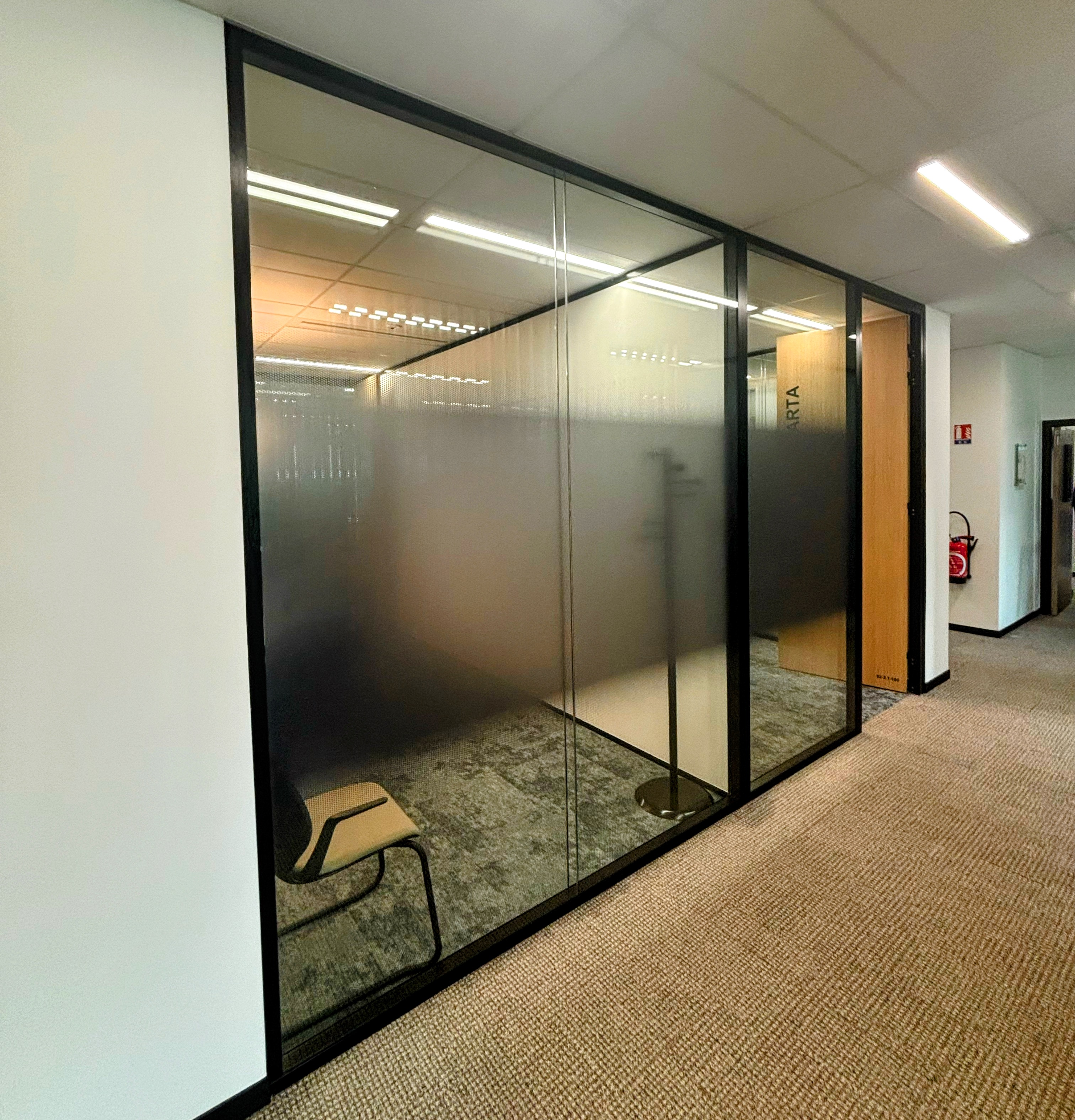 Pose vitrophanie bureaux